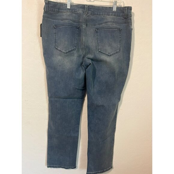 Chico's So Slimming Sz 2.5 ( US L 14) Medium Wash Straight Leg - Picture 6 of 7